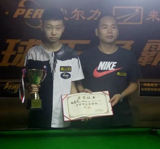 约翰逊凭借 约翰逊凭借